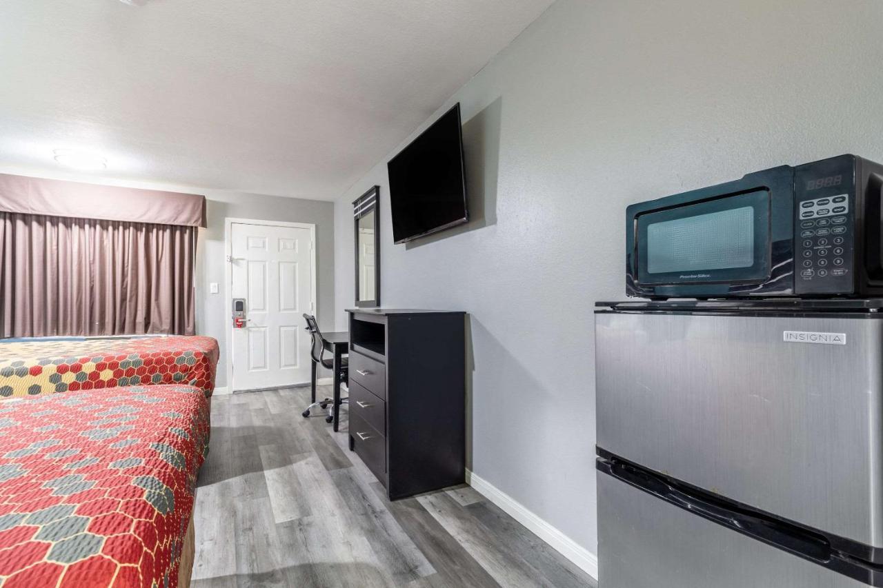 Econo Lodge Houston Brookhollow Buitenkant foto