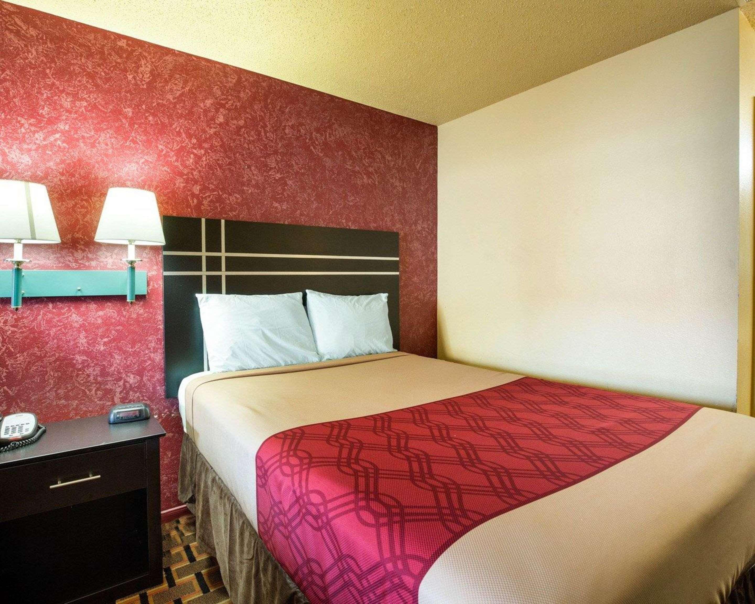 Econo Lodge Houston Brookhollow Buitenkant foto
